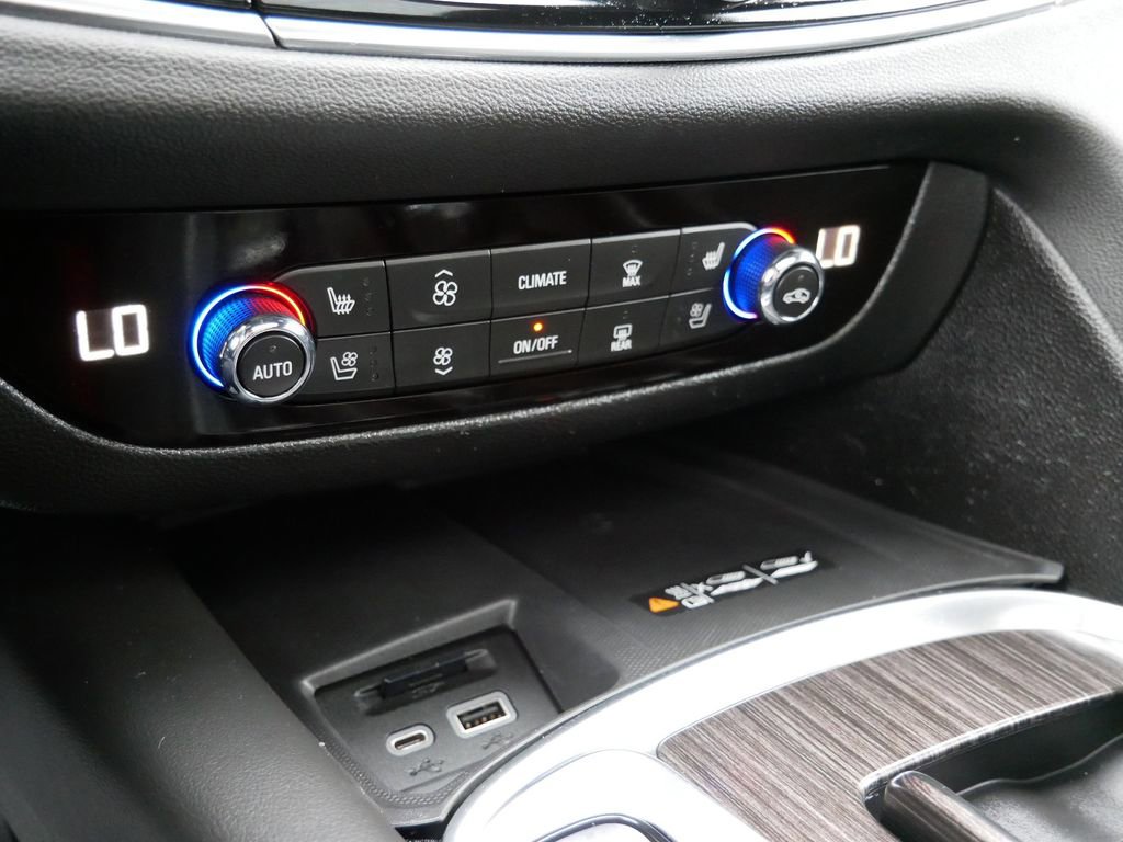 Used 2024 Buick Enclave Avenir w/ Avenir Technology Package image 20