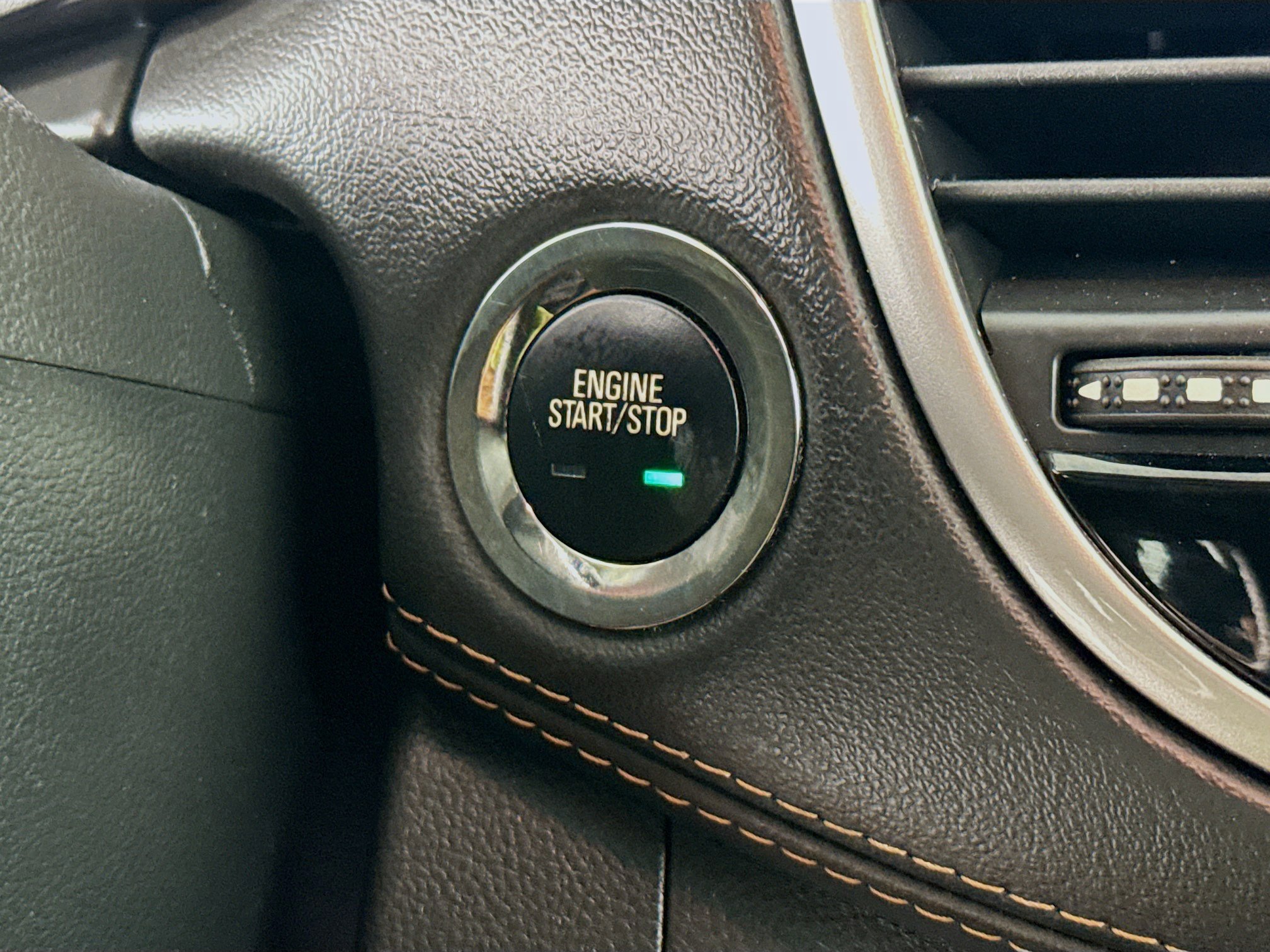Used 2022 Chevrolet Trax LT w/ LT Convenience Package FWD image 19