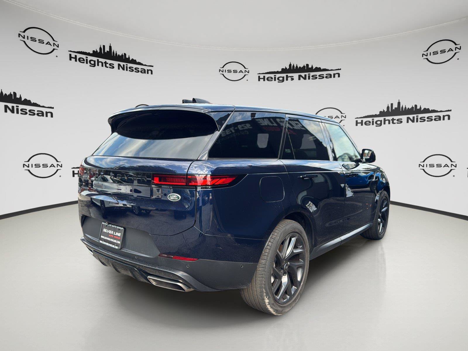 Used 2023 Land Rover Range Rover Sport SE AWD/4WD image 16