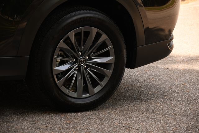 Used 2025 MAZDA CX-70 3.3 Turbo w/ Preferred Package AWD/4WD image 12