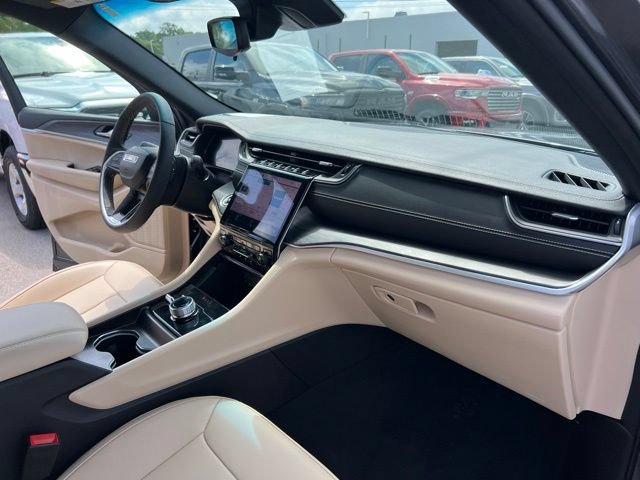 Used 2024 Jeep Grand Cherokee Limited AWD/4WD image 25