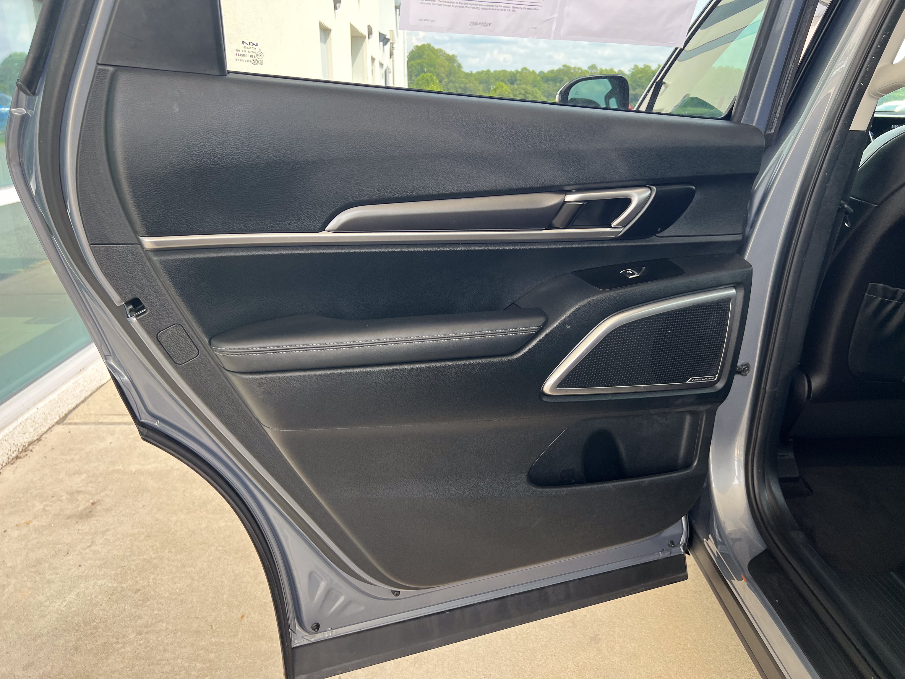 Used 2025 Kia Telluride S FWD image 29