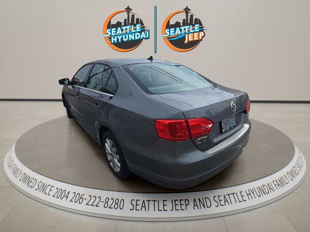 Used 2013 Volkswagen Jetta SE FWD image 2