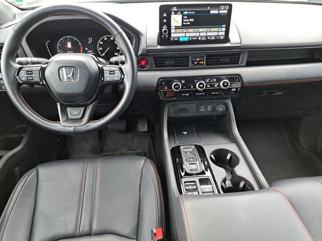 Used 2025 Honda Pilot TrailSport image 19