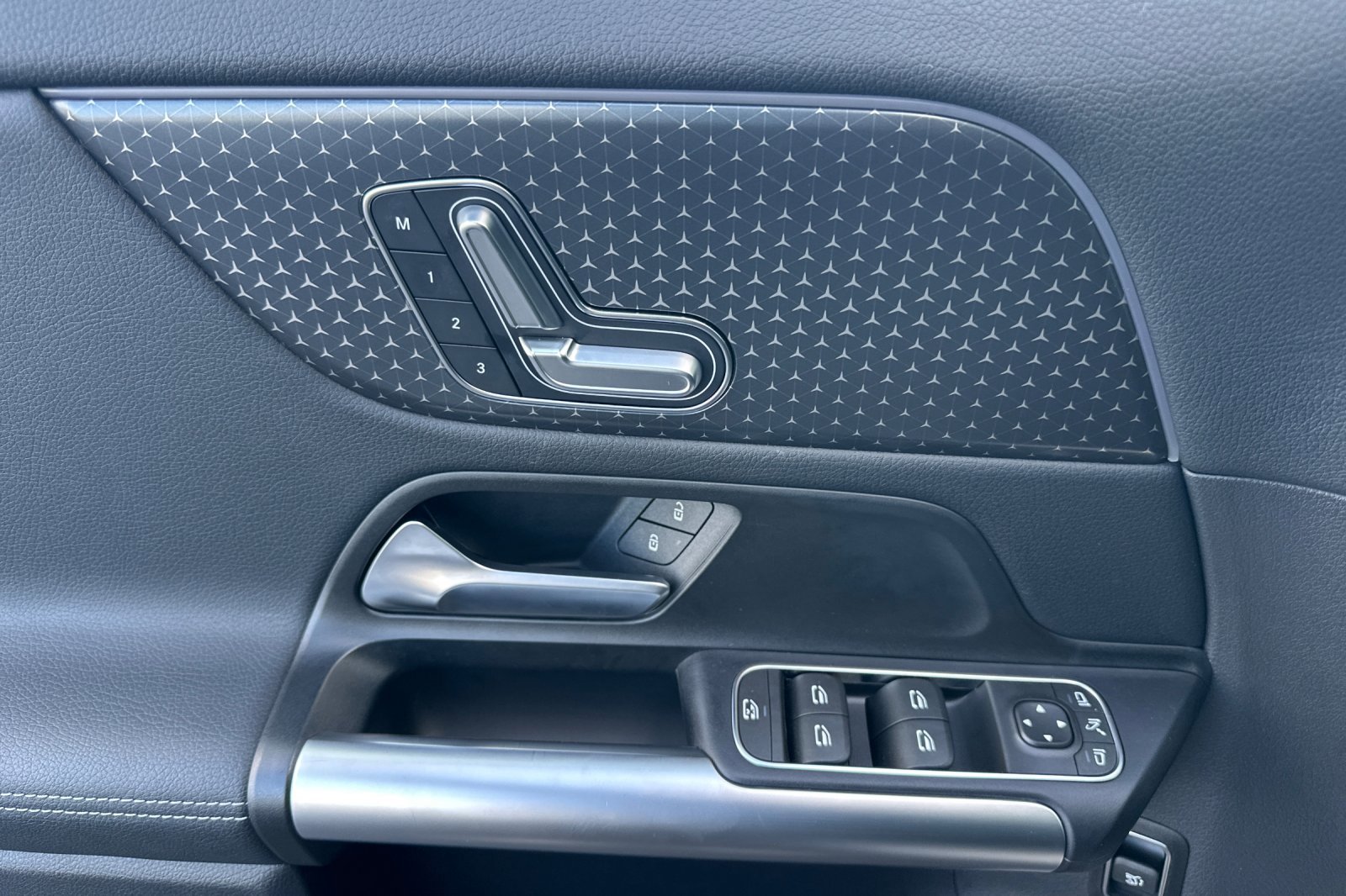 Used 2025 Mercedes-Benz GLA 250 4MATIC image 11