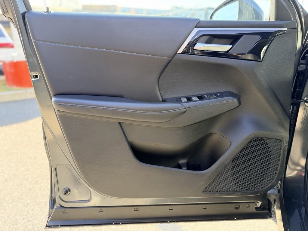 Used 2024 Mitsubishi Outlander SE image 13