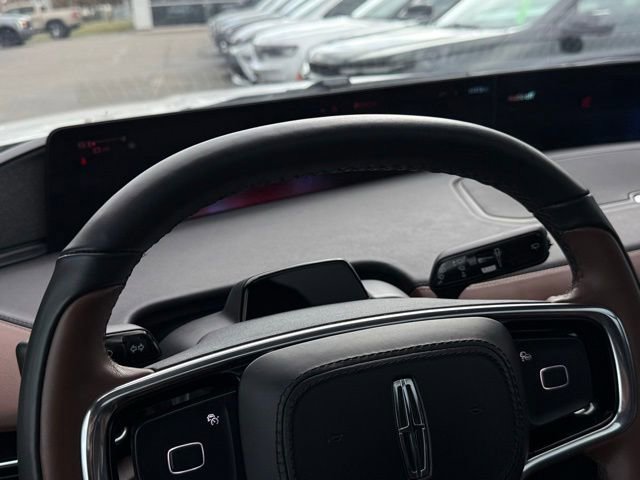 Used 2025 Lincoln Navigator L Reserve image 11