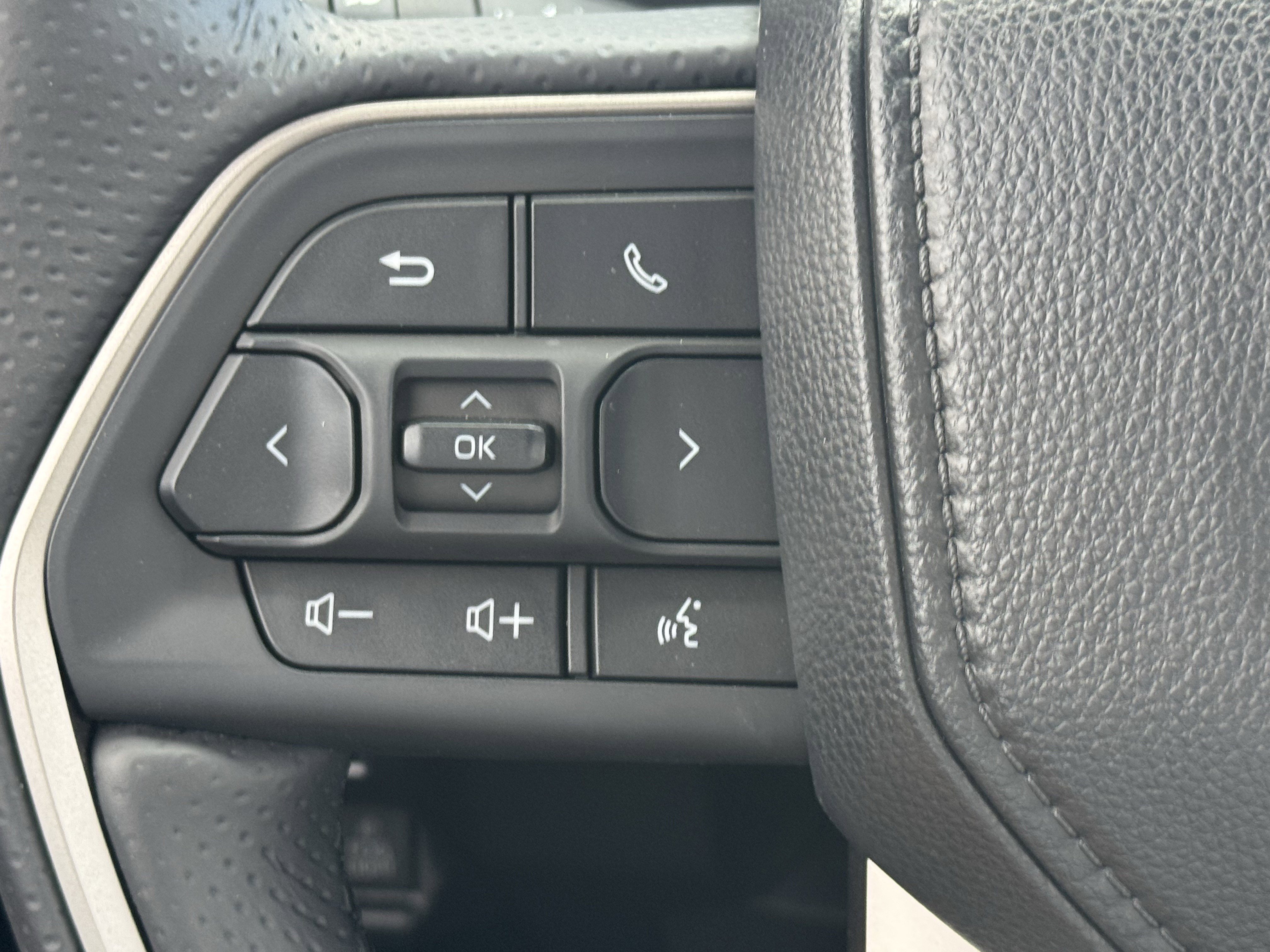 Used 2025 Toyota 4Runner Trailhunter image 16