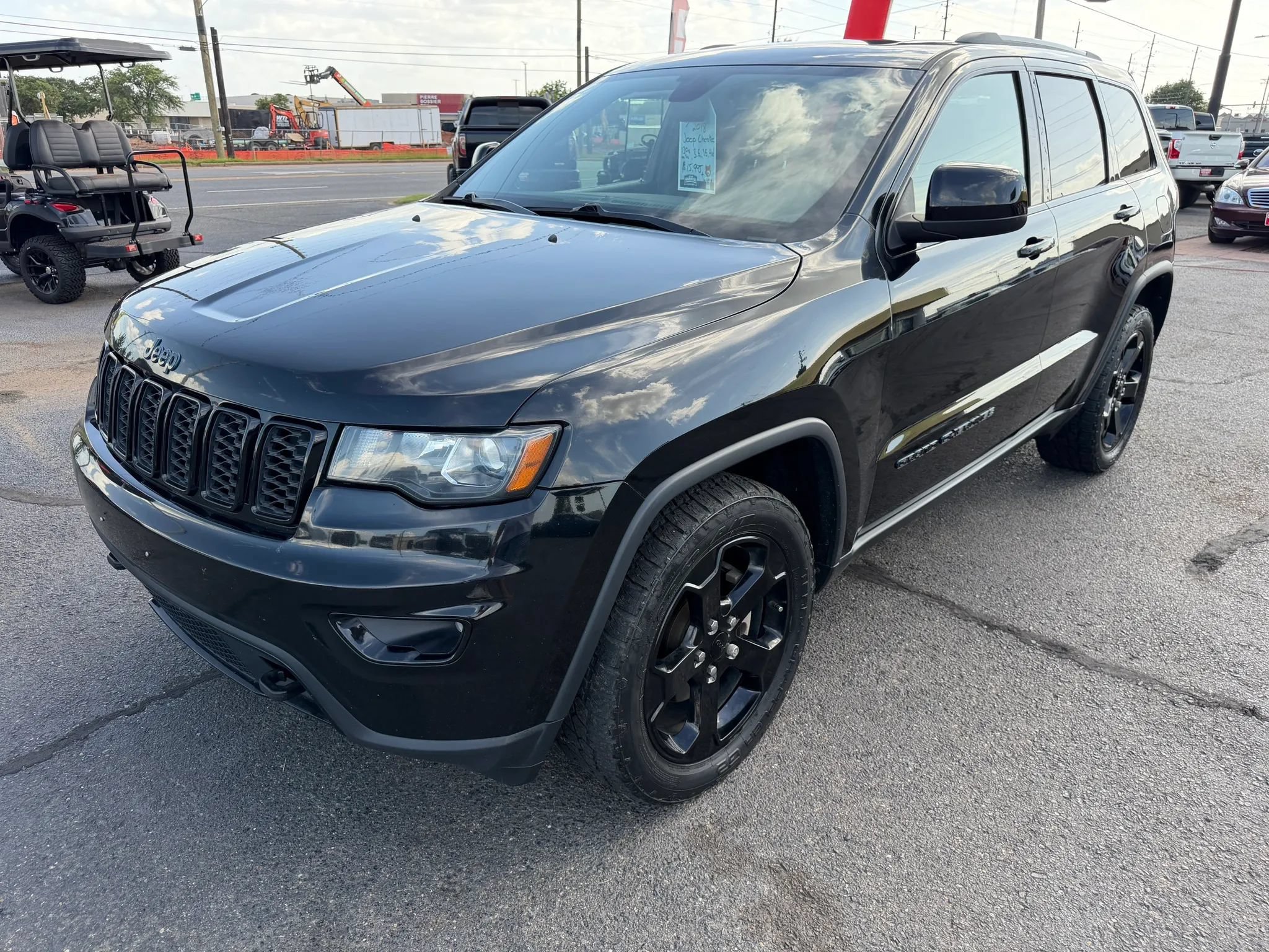 Used 2018 Jeep Grand Cherokee Laredo AWD/4WD image 17