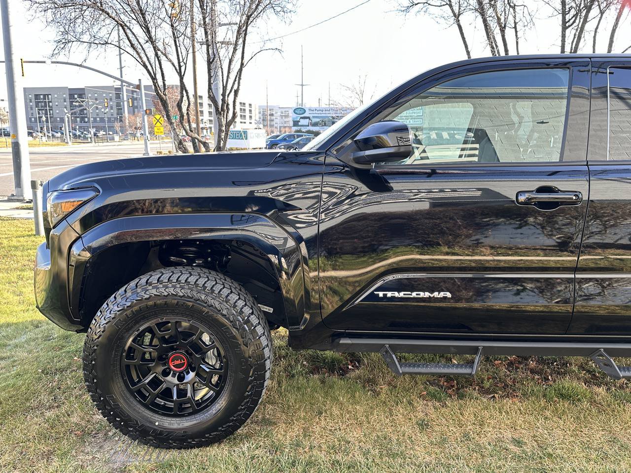 Used 2025 Toyota Tacoma SR5 AWD/4WD image 10