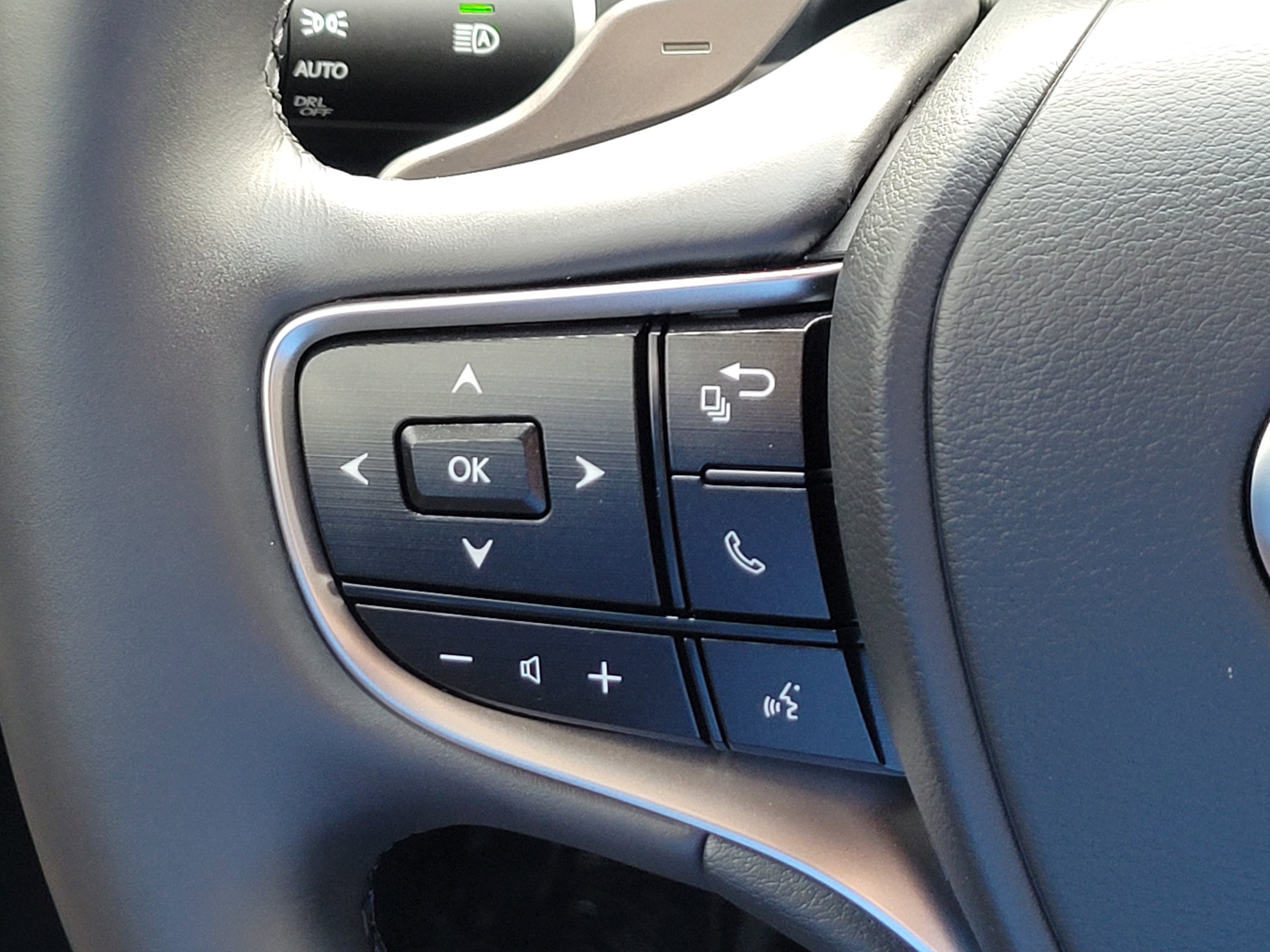 Used 2025 Lexus ES 300h 4DR FWD image 28