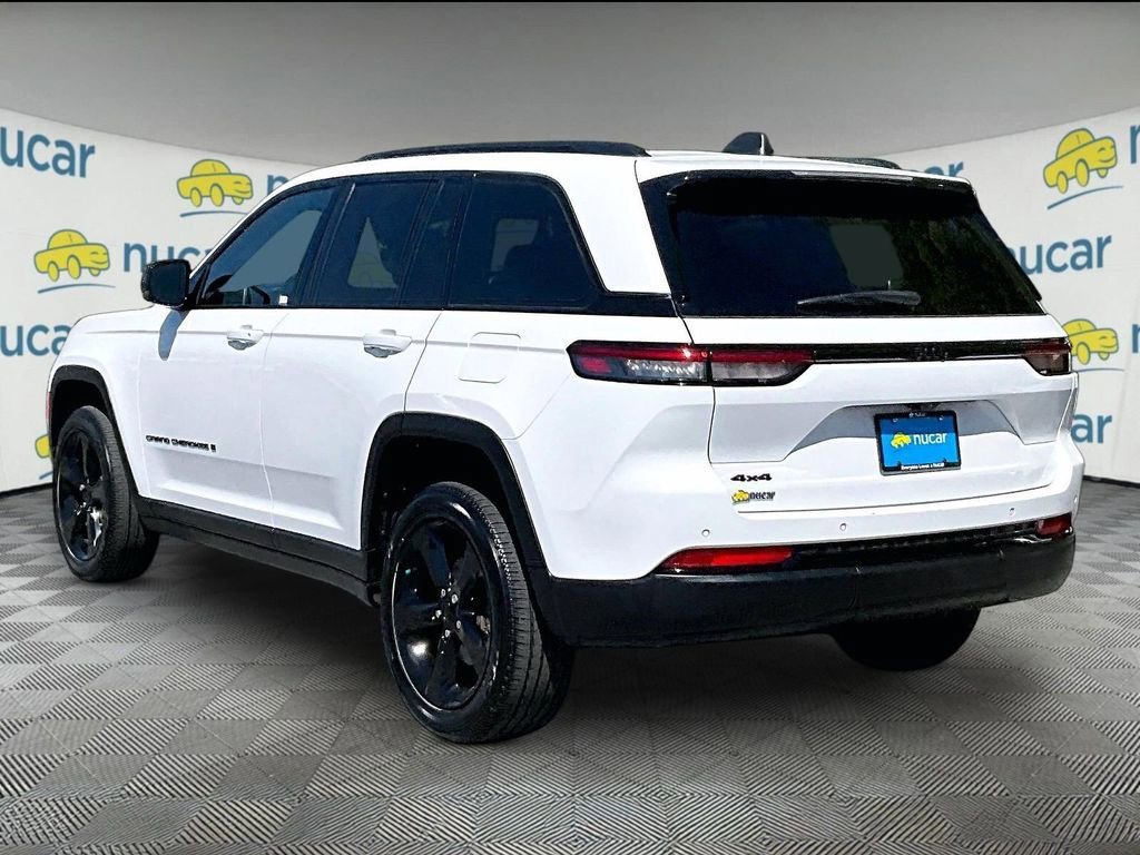 Used 2023 Jeep Grand Cherokee Altitude AWD/4WD image 4
