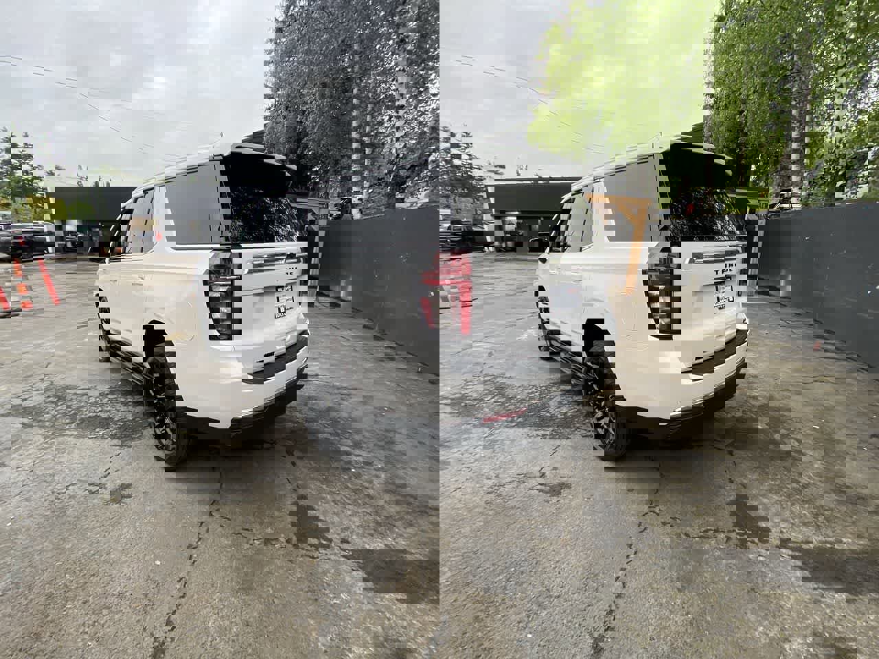 Used 2023 Chevrolet Tahoe LT w/ Luxury Package AWD/4WD image 4