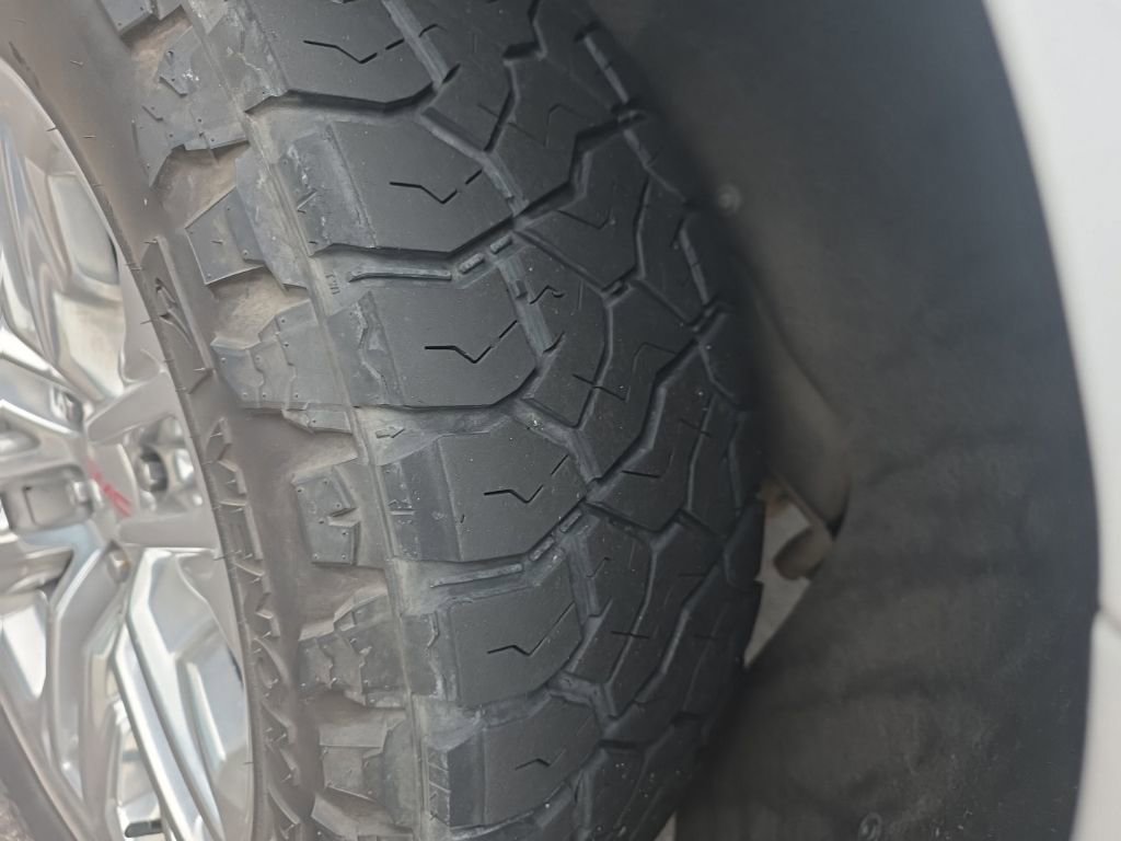 Used 2021 GMC Yukon SLT w/ SLT Luxury Package image 13