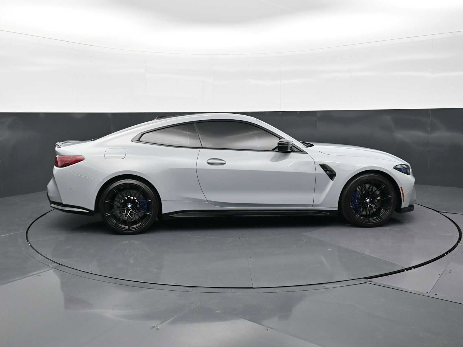 Used 2025 BMW M4 Competition w/ Executive Package image 4