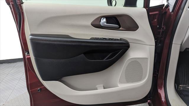 Used 2017 Chrysler Pacifica Touring Plus w/ Tire & Wheel Group image 13