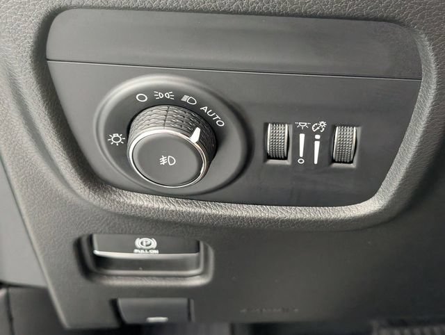 Used 2023 Jeep Grand Cherokee L Overland AWD/4WD image 16
