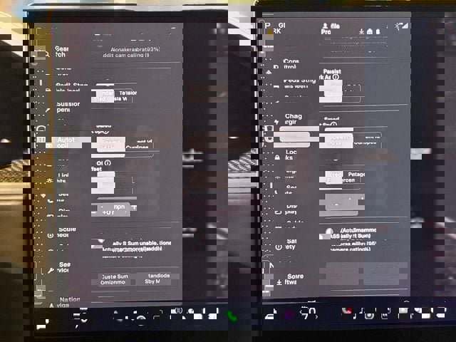 Used 2022 Tesla Model X Plaid image 31