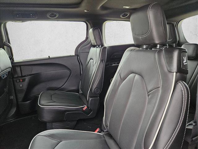 New 2026 Chrysler Pacifica Limited FWD image 17
