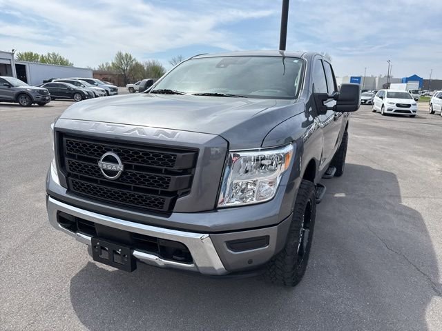 Used 2024 Nissan Titan SV w/ SV Convenience Package image 3