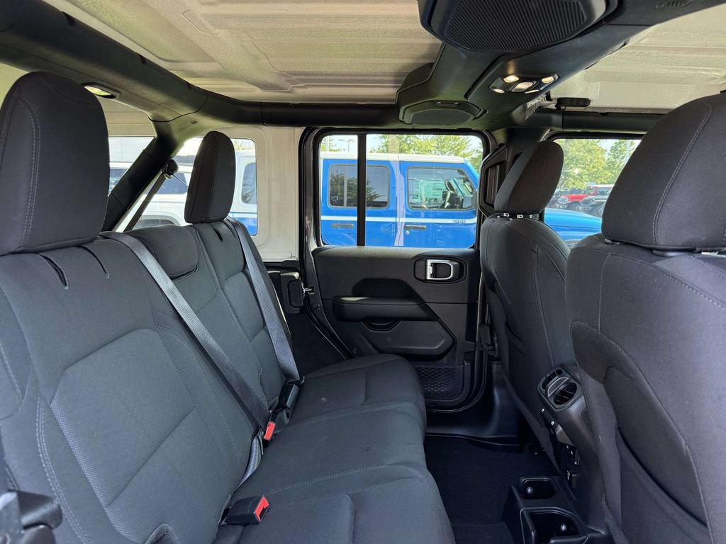 Used 2022 Jeep Wrangler Unlimited Sahara w/ Cold Weather Group AWD/4WD image 16
