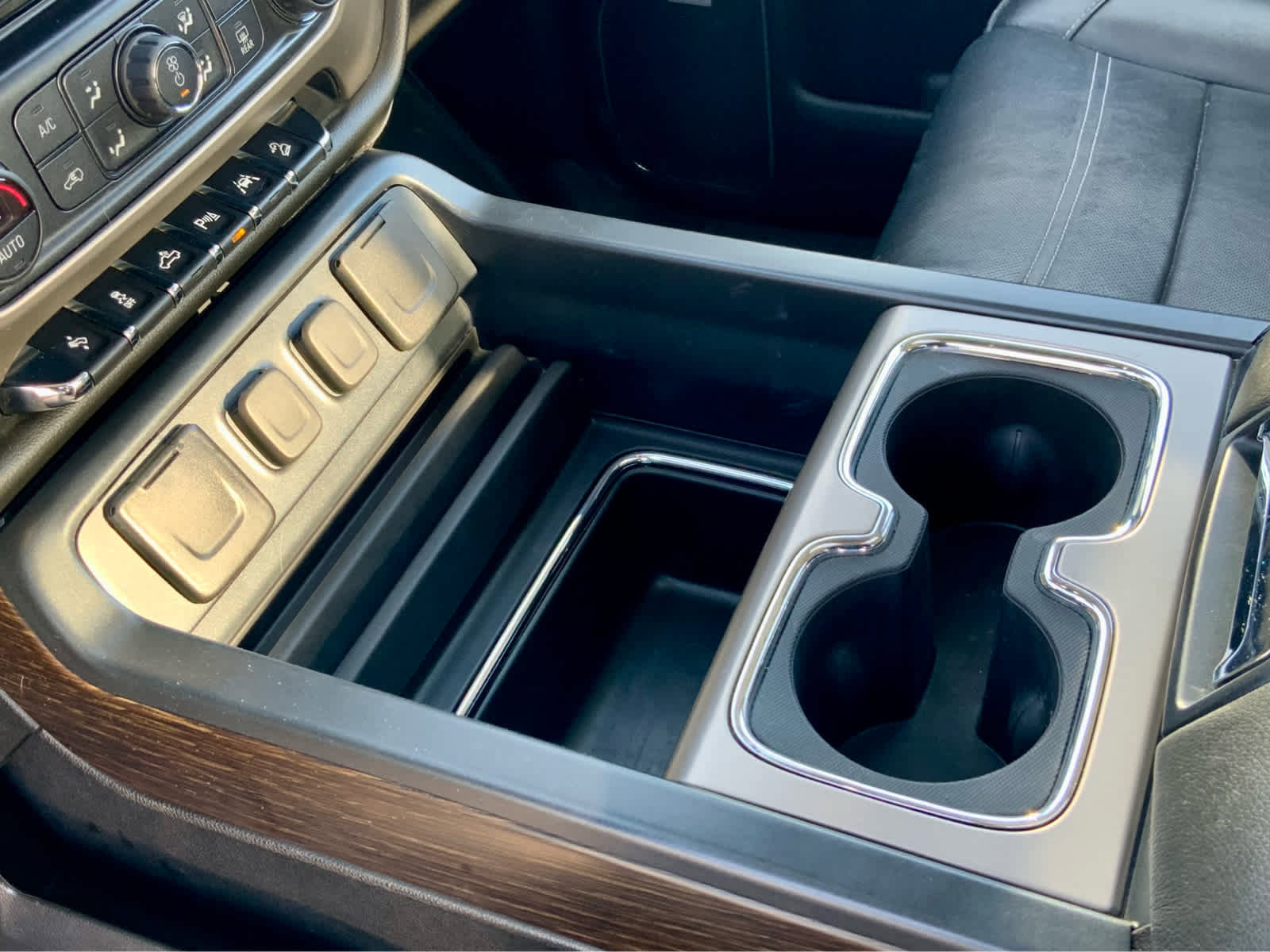 Used 2018 GMC Sierra 1500 Denali image 48