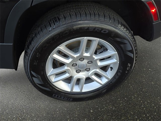 Used 2025 Land Rover Defender 110 S image 31