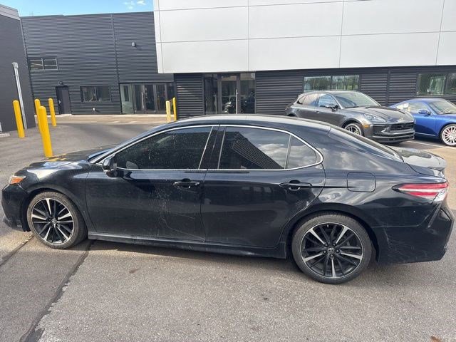 Used 2018 Toyota Camry XSE FWD image 4