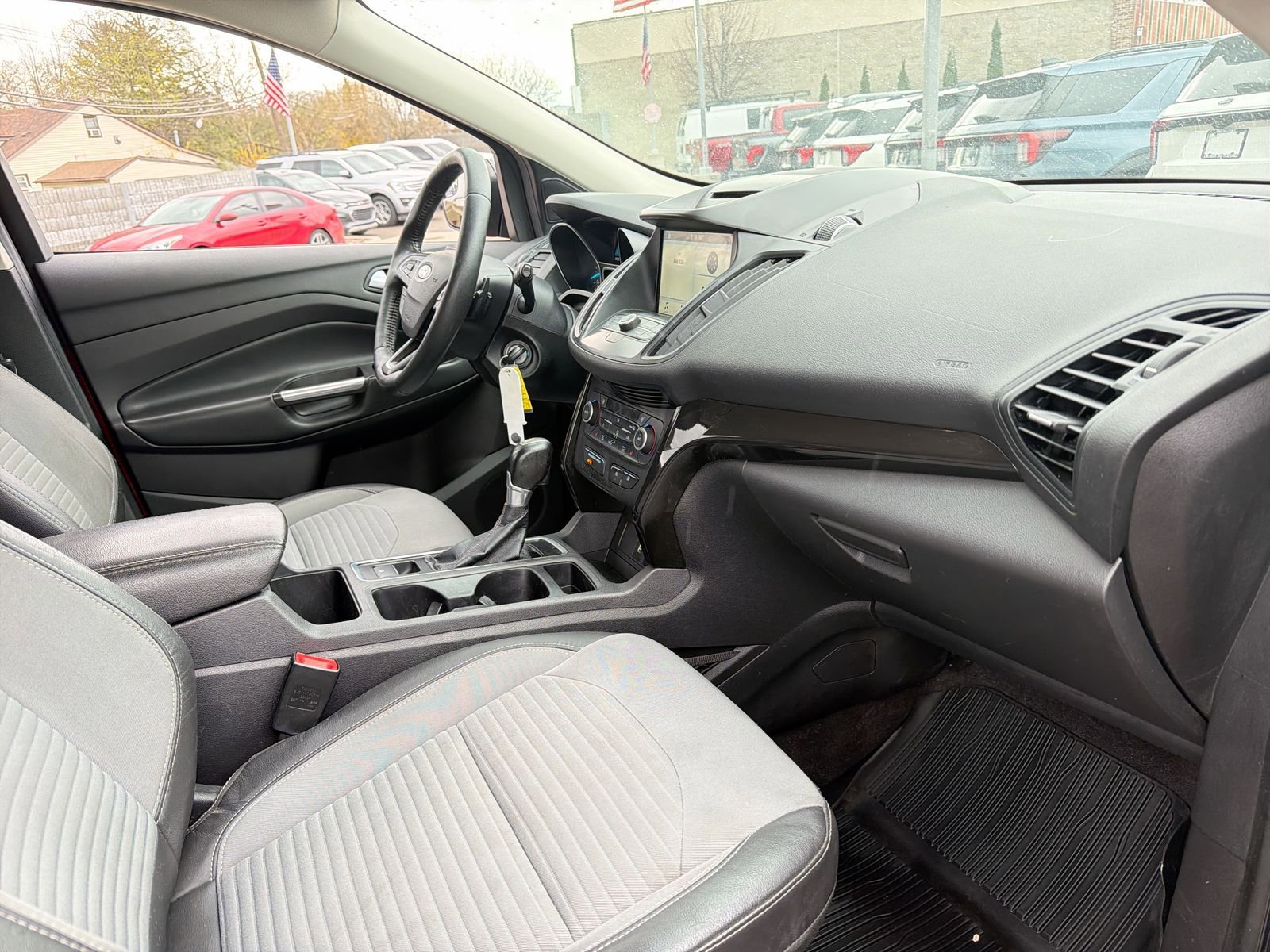 Used 2018 Ford Escape SE w/ SE Sport Appearance Package image 20