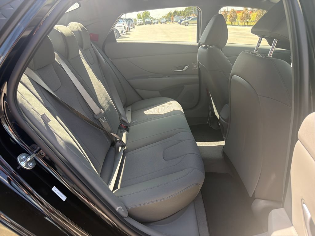 New 2026 Hyundai Elantra SE FWD image 34