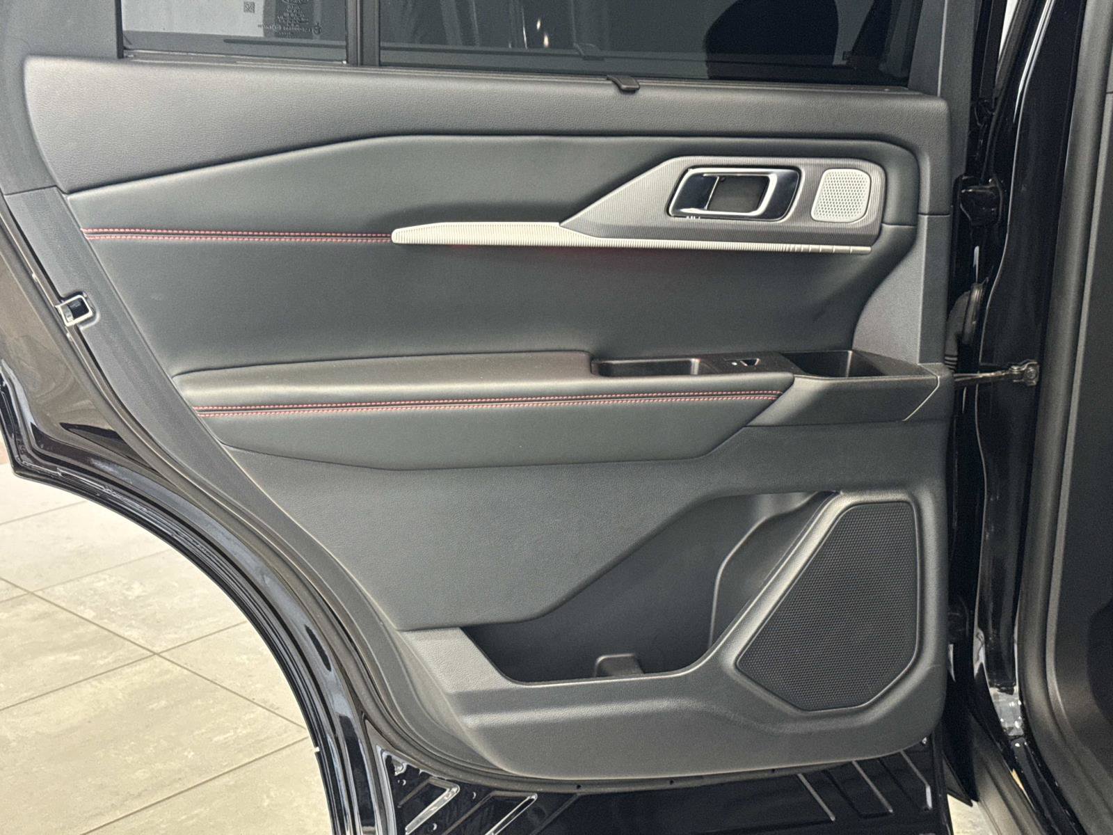 Used 2025 Ford Explorer ST RWD image 4