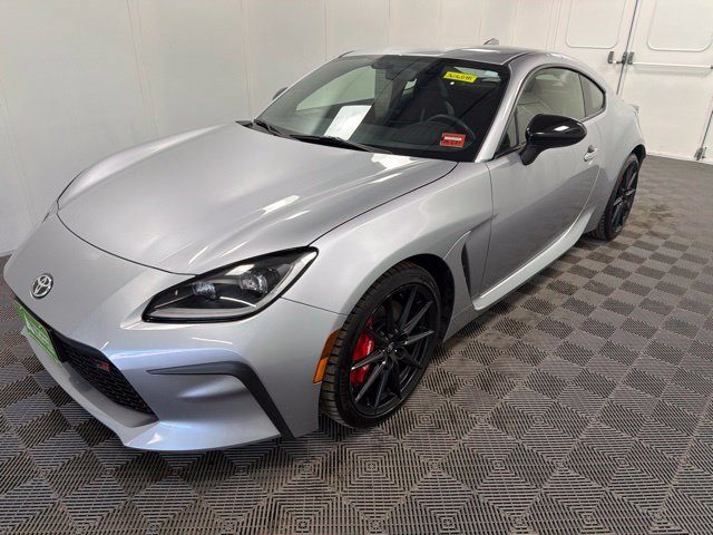 Used 2025 Toyota GR86 Premium w/ Performance Package RWD image 3