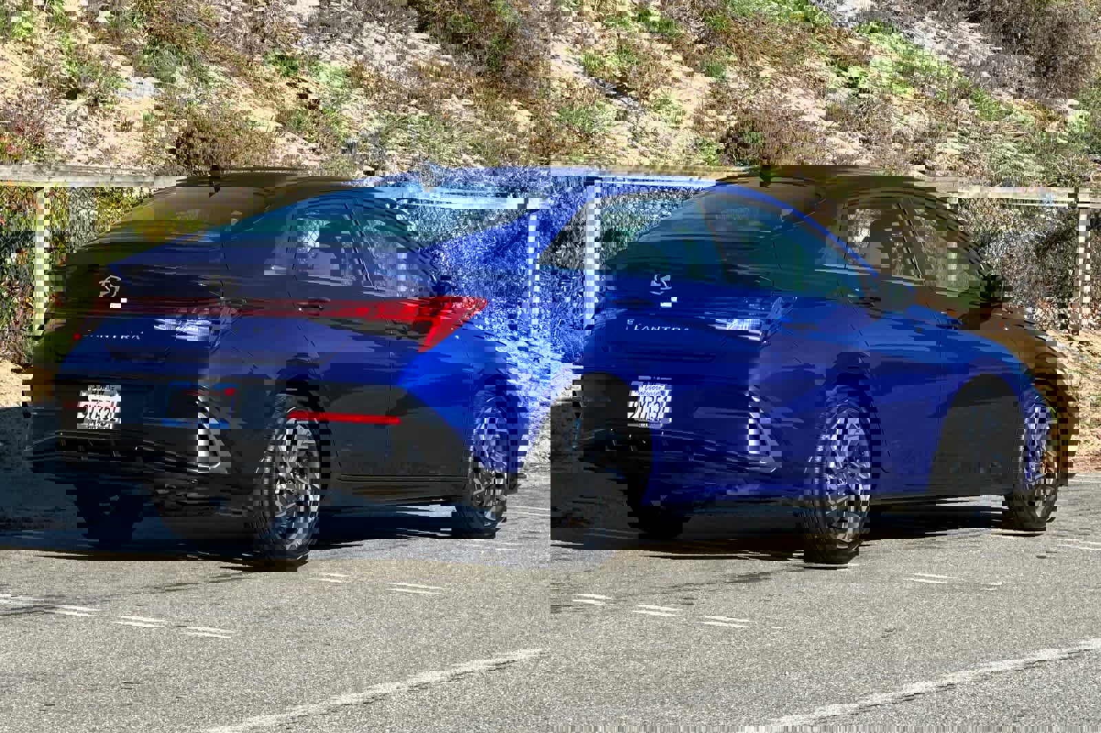 Used 2025 Hyundai Elantra SEL image 2