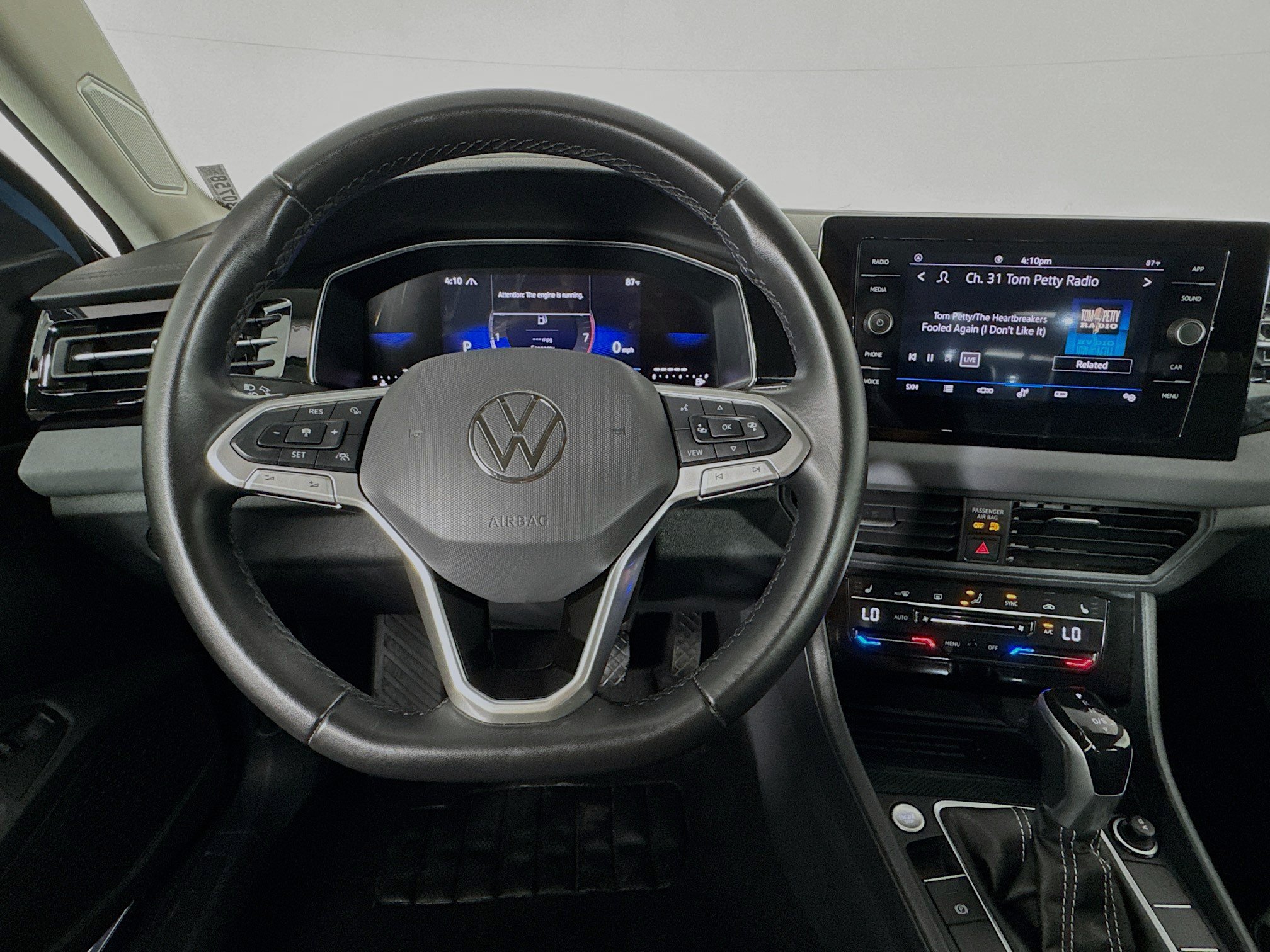 Used 2025 Volkswagen Jetta SE FWD image 11
