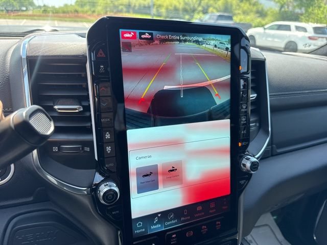 New 2026 RAM 2500 Laramie AWD/4WD image 18