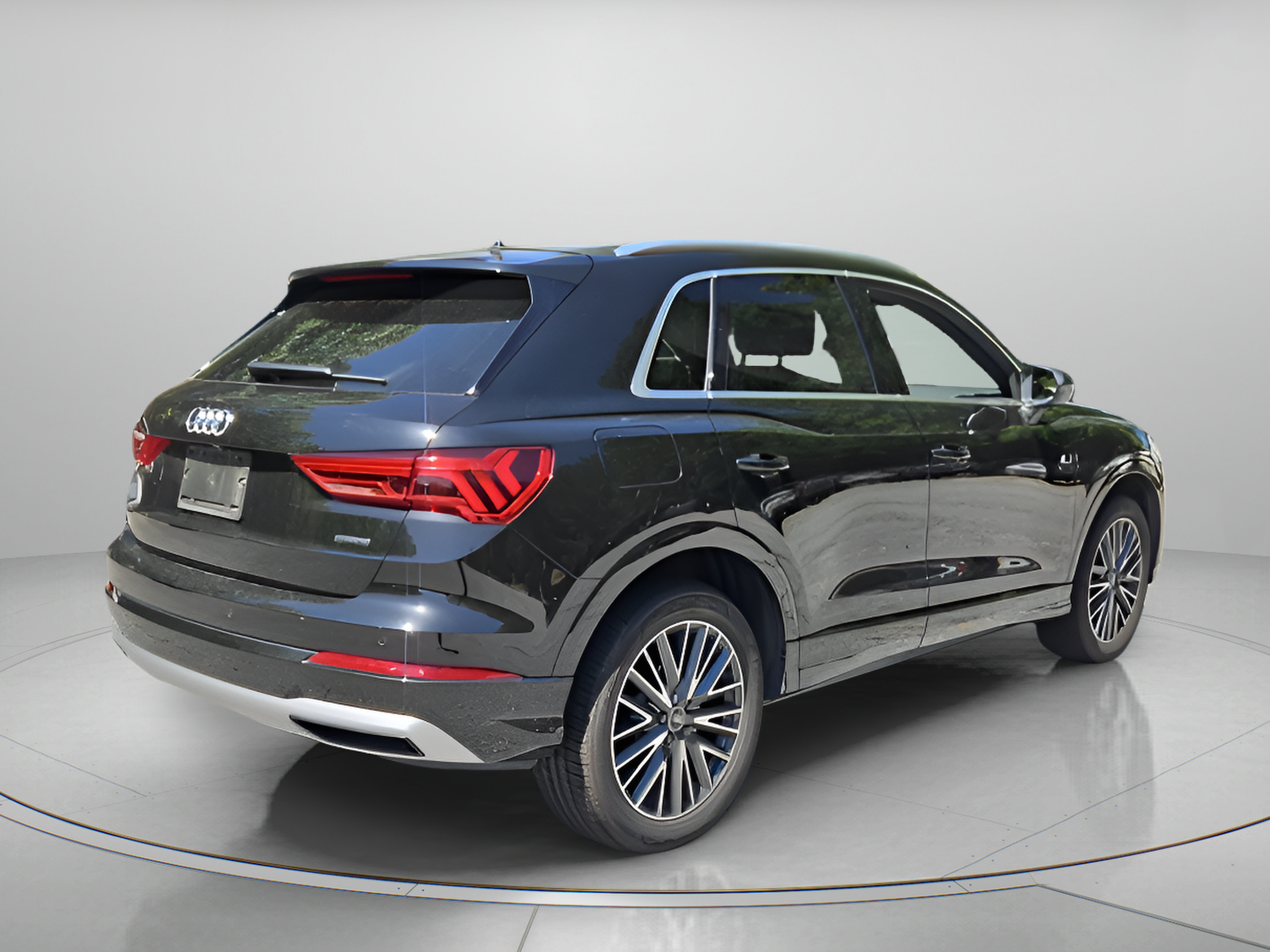 Used 2021 Audi Q3 2.0T Premium w/ Convenience Package AWD/4WD image 5