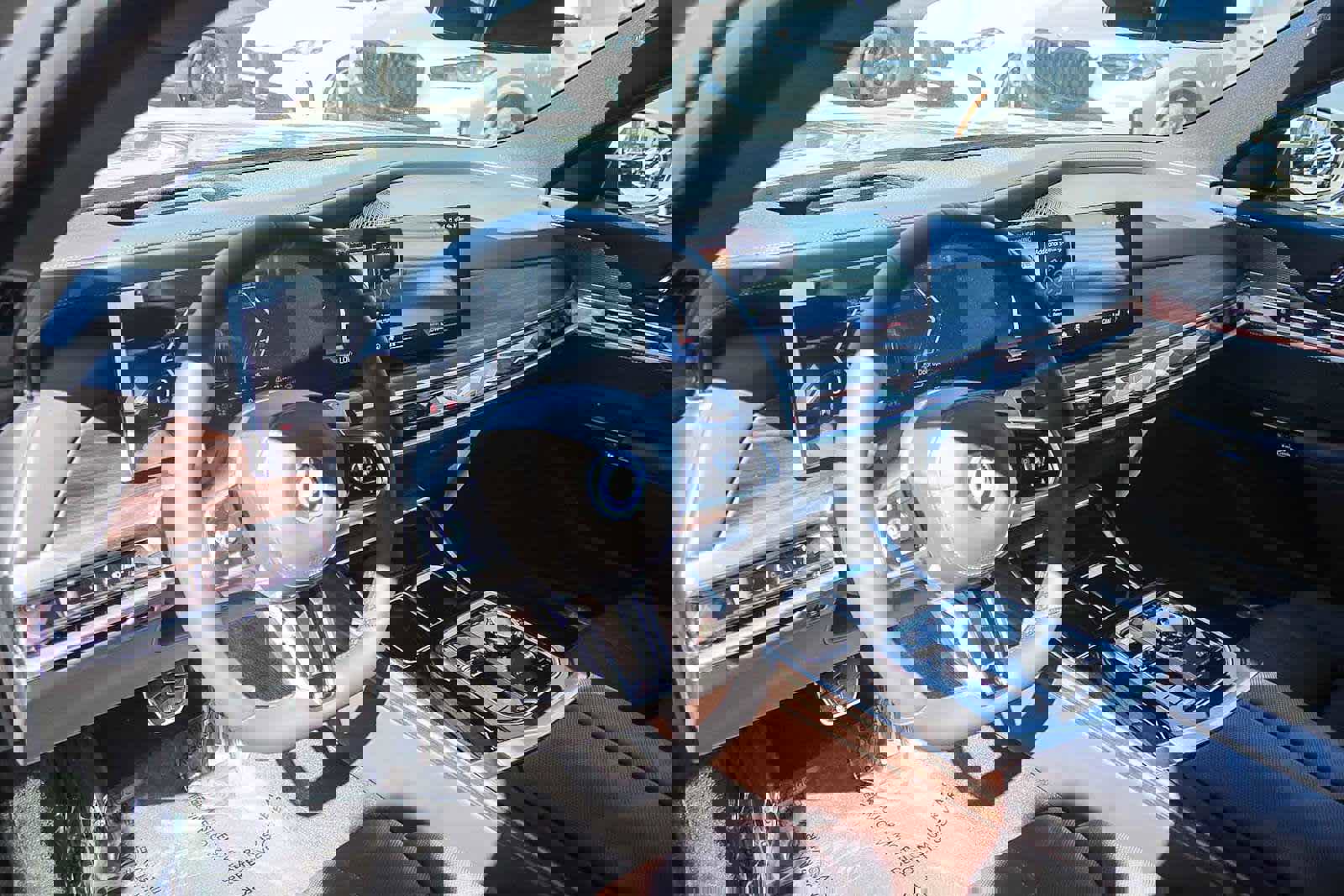 New 2026 BMW 750e xDrive w/ Premium Package image 28