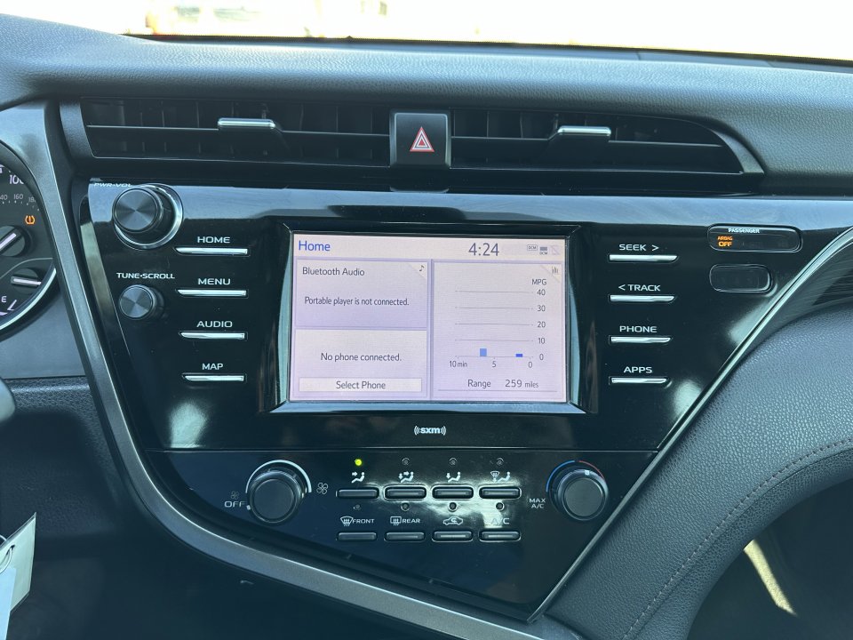 Used 2020 Toyota Camry LE image 10