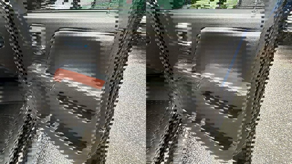 Used 2018 GMC Sierra 1500 SLT image 15