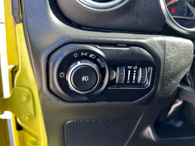 Used 2022 Jeep Wrangler Unlimited Sahara w/ LED Lighting Group AWD/4WD image 13