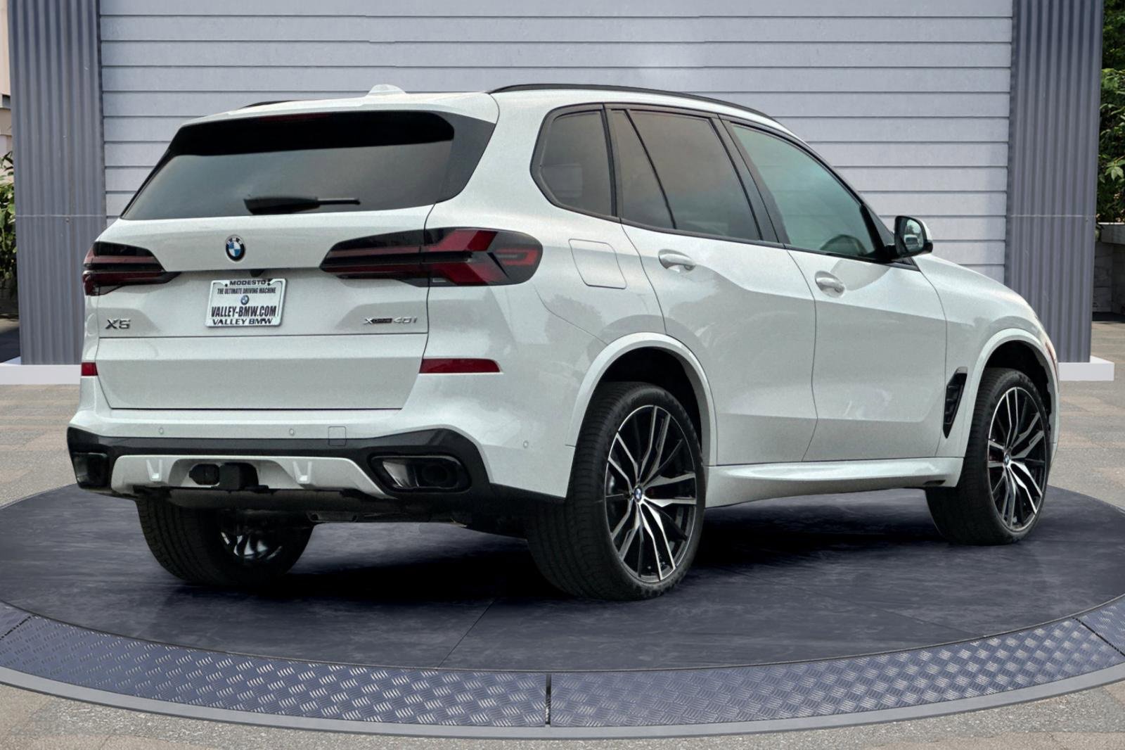 New 2026 BMW X5 xDrive40i w/ M Sport Package image 4