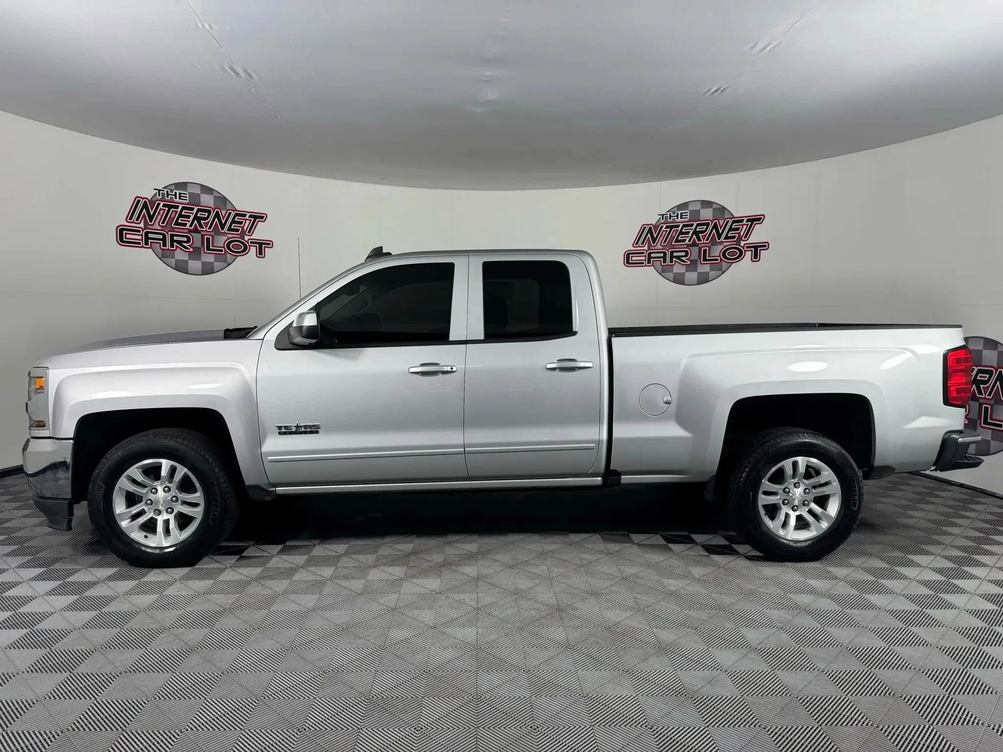 Used 2019 Chevrolet Silverado 1500 LT w/ Texas Edition RWD image 4