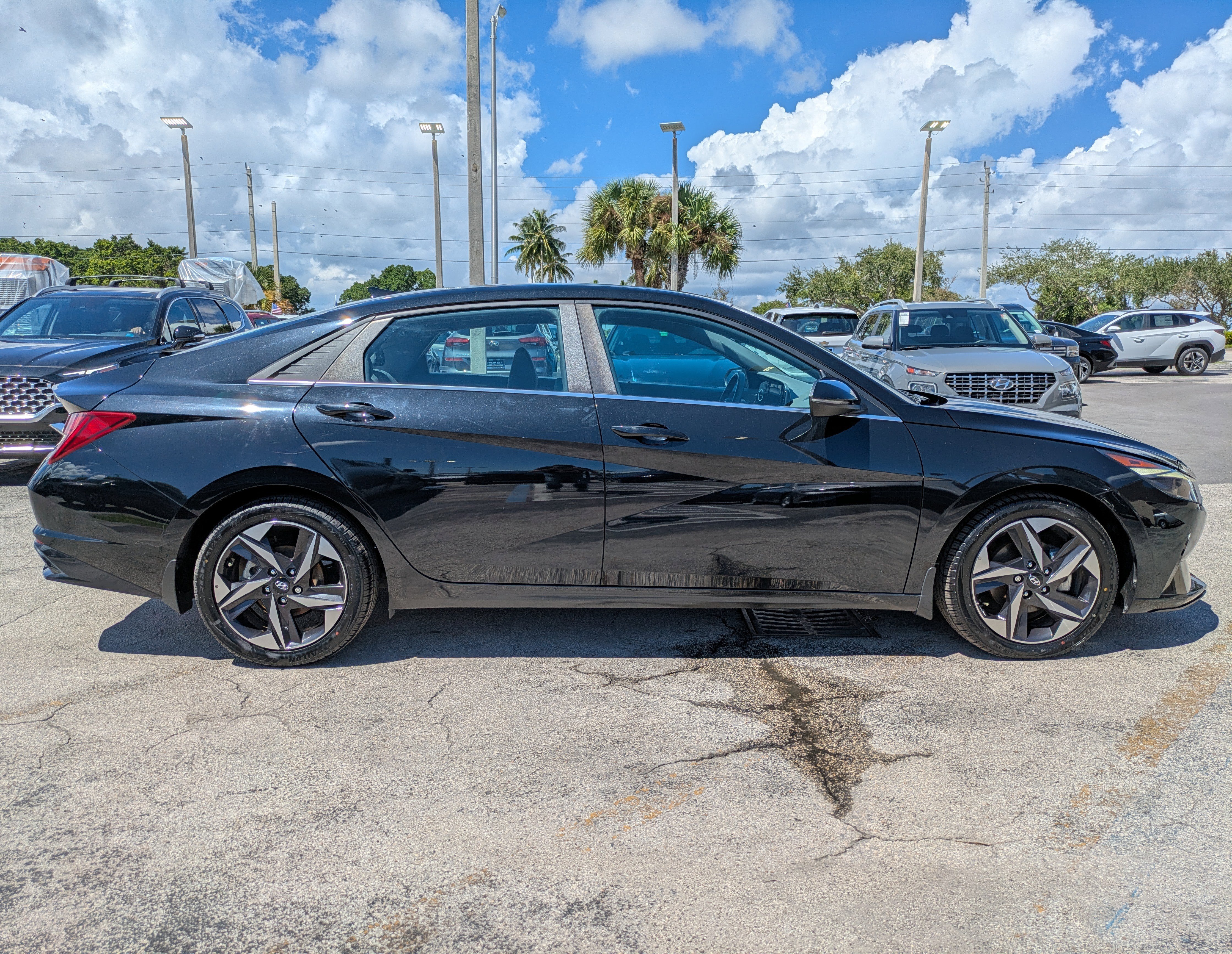 Used 2022 Hyundai Elantra SEL w/ Convenience + Premium Package image 3