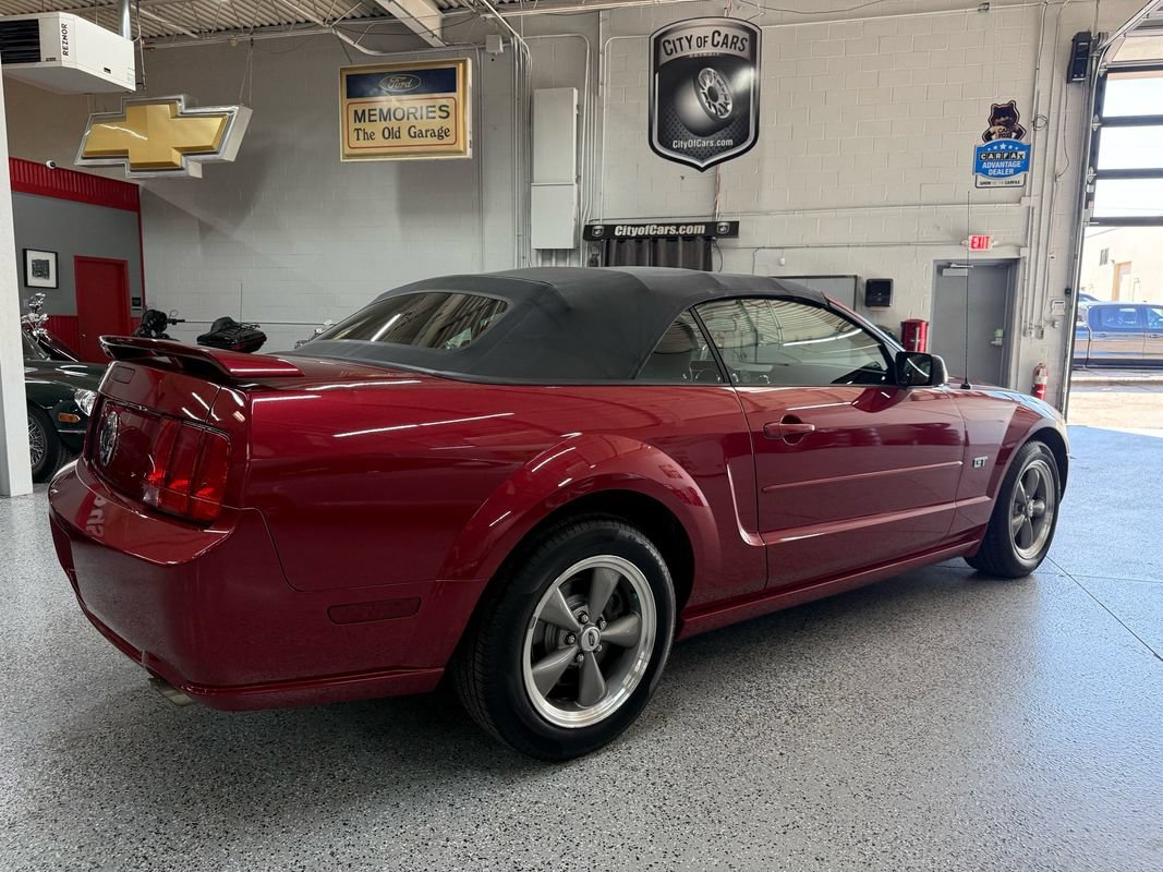 Used 2005 Ford Mustang GT RWD image 8