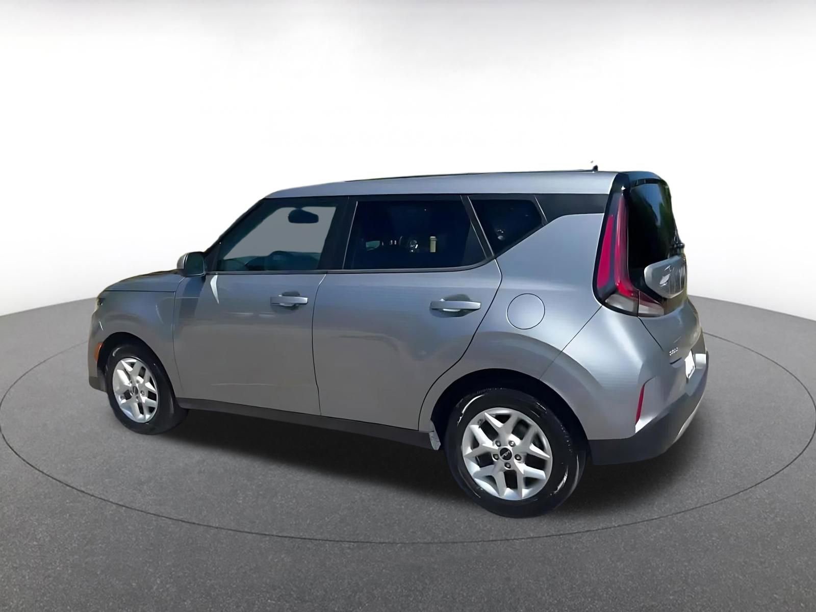 Used 2025 Kia Soul LX w/ LX Technology Package image 10