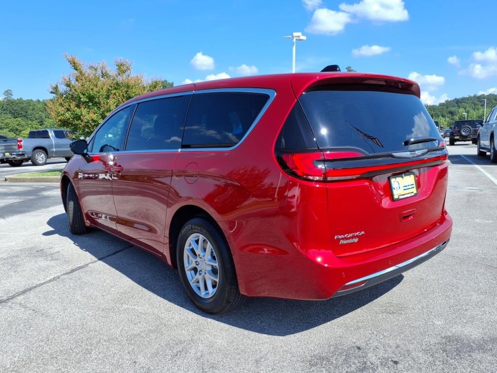 New 2026 Chrysler Pacifica Select image 5