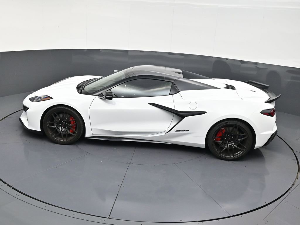 Used 2026 Chevrolet Corvette Z06 RWD image 13