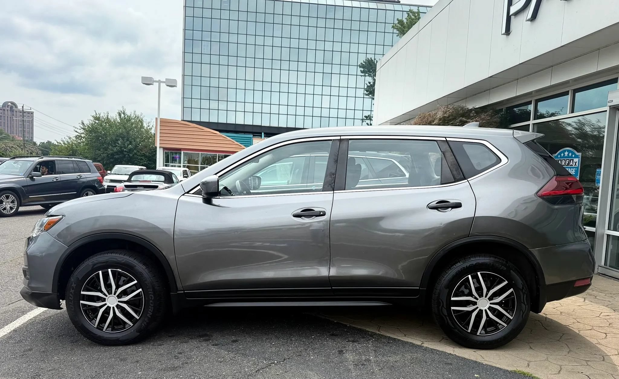 Used 2018 Nissan Rogue S AWD/4WD image 4