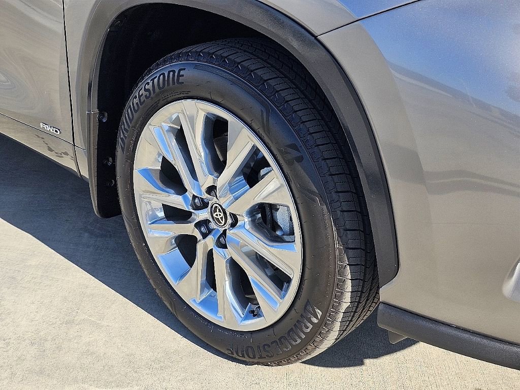Used 2025 Toyota Highlander Limited image 7