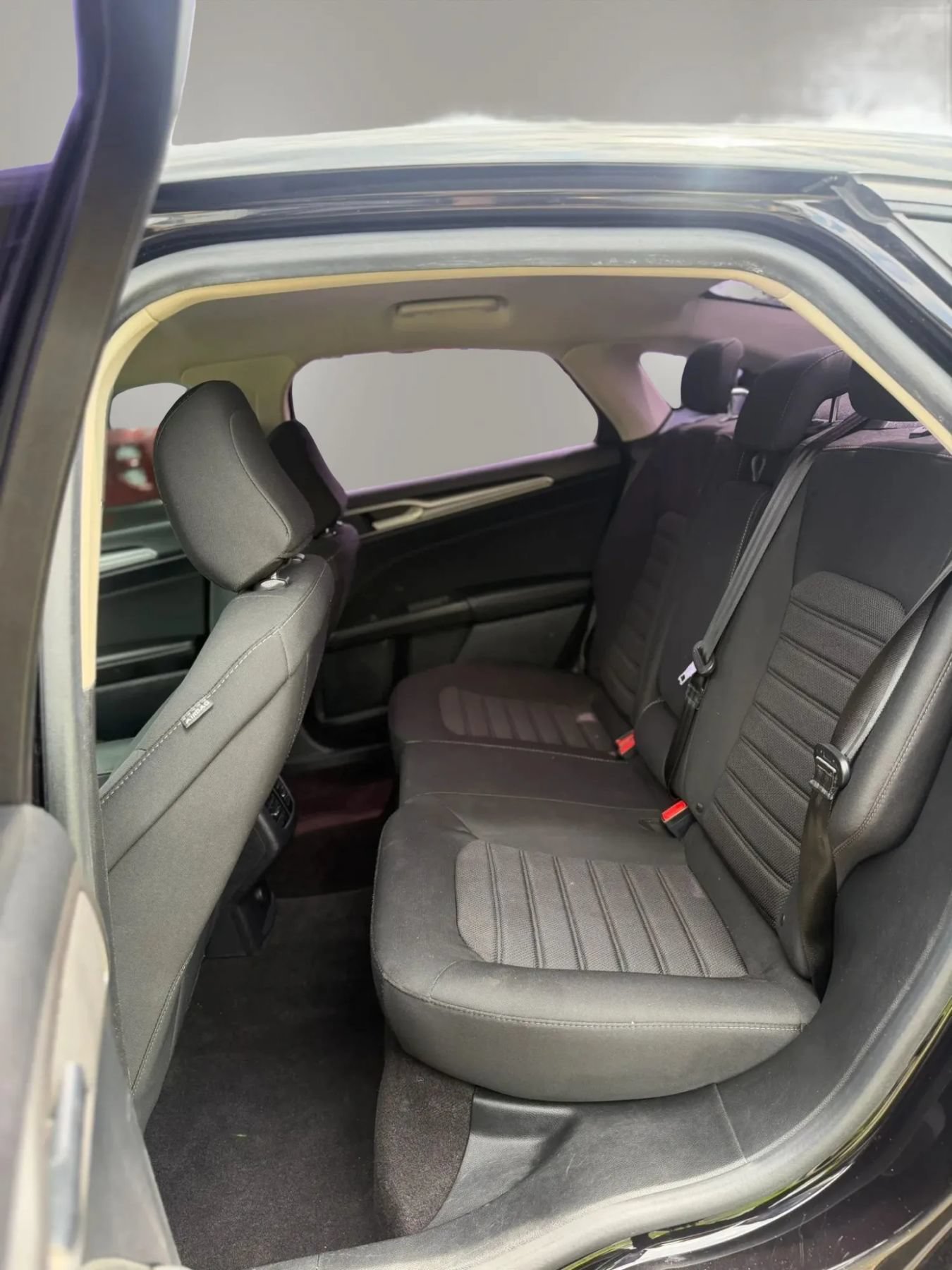 Used 2020 Ford Fusion SE FWD image 12